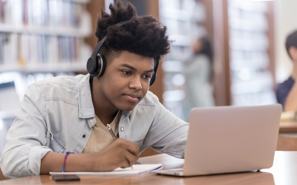 young_boy_headphones_laptop